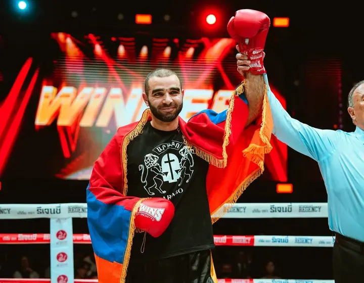 Yuri Sakunts — victory with armenian flag