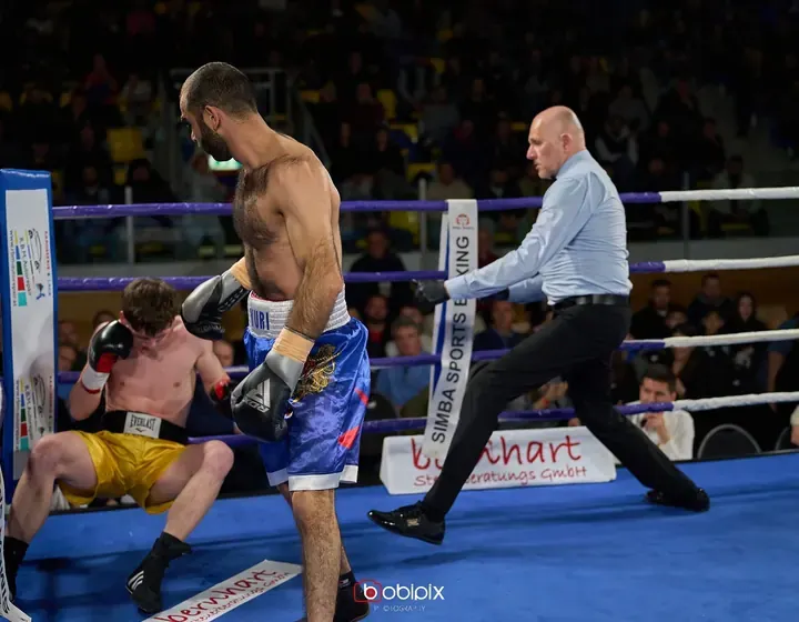Yuri Sakunts — boxing match — ringside moment